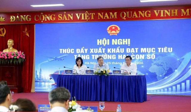 Xuất khẩu tăng tốc, điện tử dẫn dắt tăng trưởng