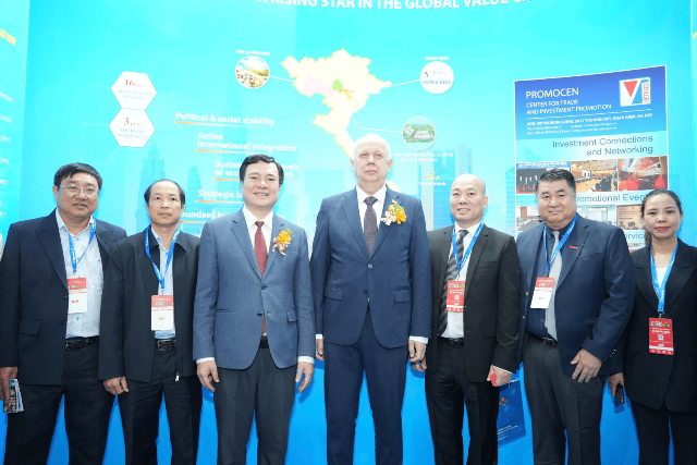 Khu gian hàng "Đầu tư phát triển công nghiệp Việt Nam" 2025: Cầu nối xúc tiến đầu tư các khu công nghiệp trọng điểm Việt Nam