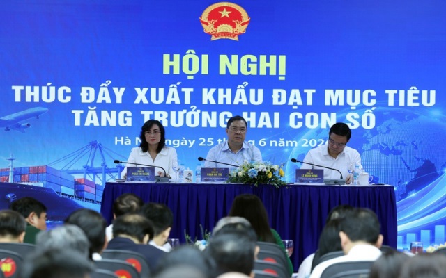 Phó Thủ tướng Thường trực Phạm Gia Túc chỉ đạo Hội nghị thúc đẩy xuất khẩu đạt mục tiêu tăng trưởng 2 con số