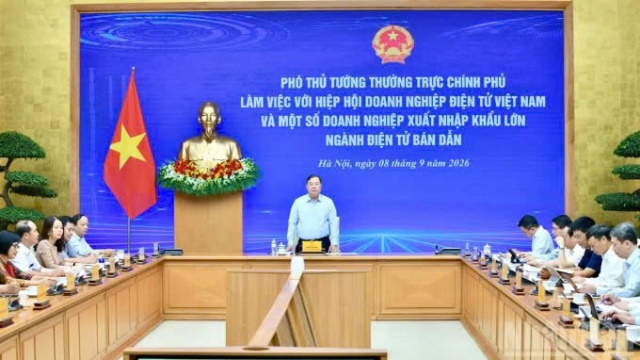 Tập trung nghiên cứu, làm chủ công nghệ ở các lĩnh vực tiềm năng như thiết kế vi mạch, đóng gói, kiểm thử, AI, thiết bị tự động hóa, máy chủ và trung tâm dữ liệu