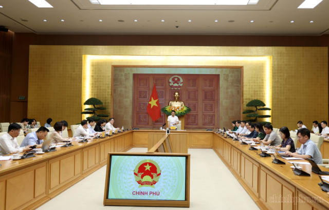 Phó Thủ tướng Nguyễn Văn Thắng yêu cầu rà soát, không để giá hàng hóa tăng bất hợp lý